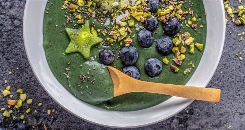 Spirulina Vegan Smoothie Bowl