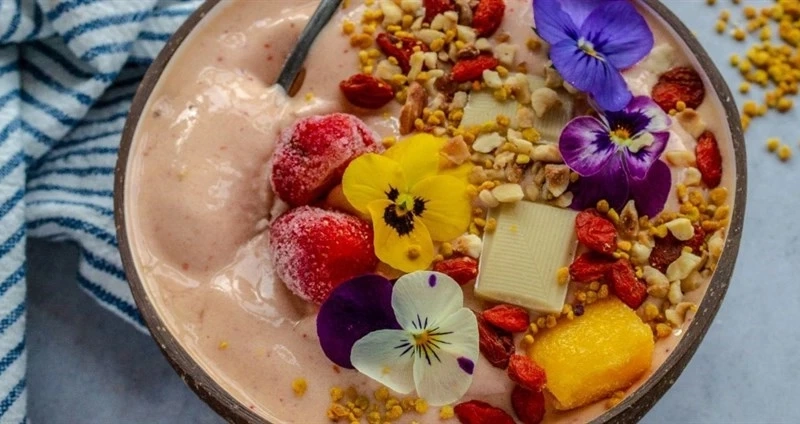 Strawberry Mango Protein Smoothie Bowl