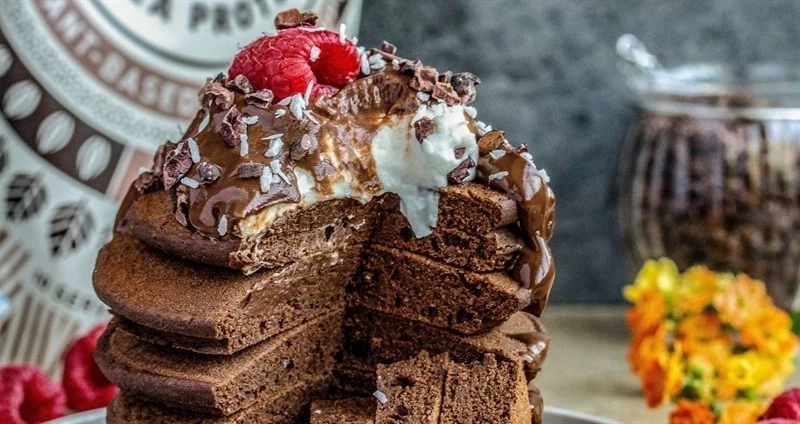 Thick Fluffy Chocolate Protein Pancakes
